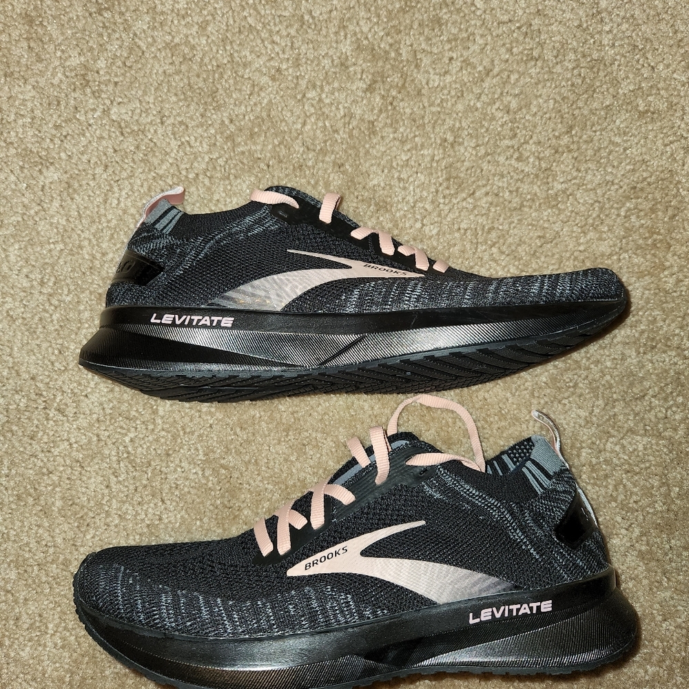 Like New Brooks Levitate 4 - Picture 3 of 9